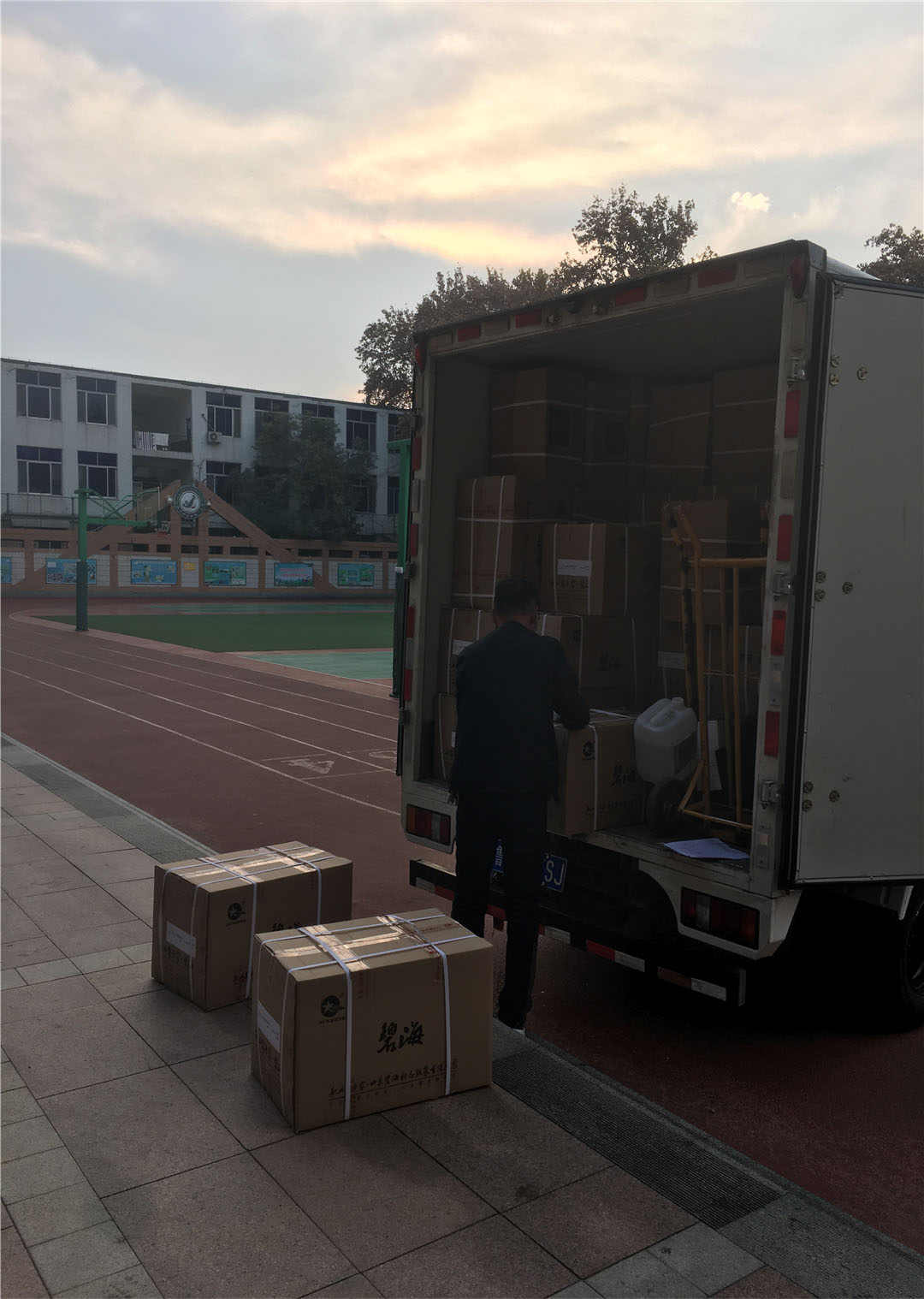 图片32.jpg 图片32.jpg